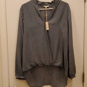 NWT Max Studio L Blk/wht wrap style blouse